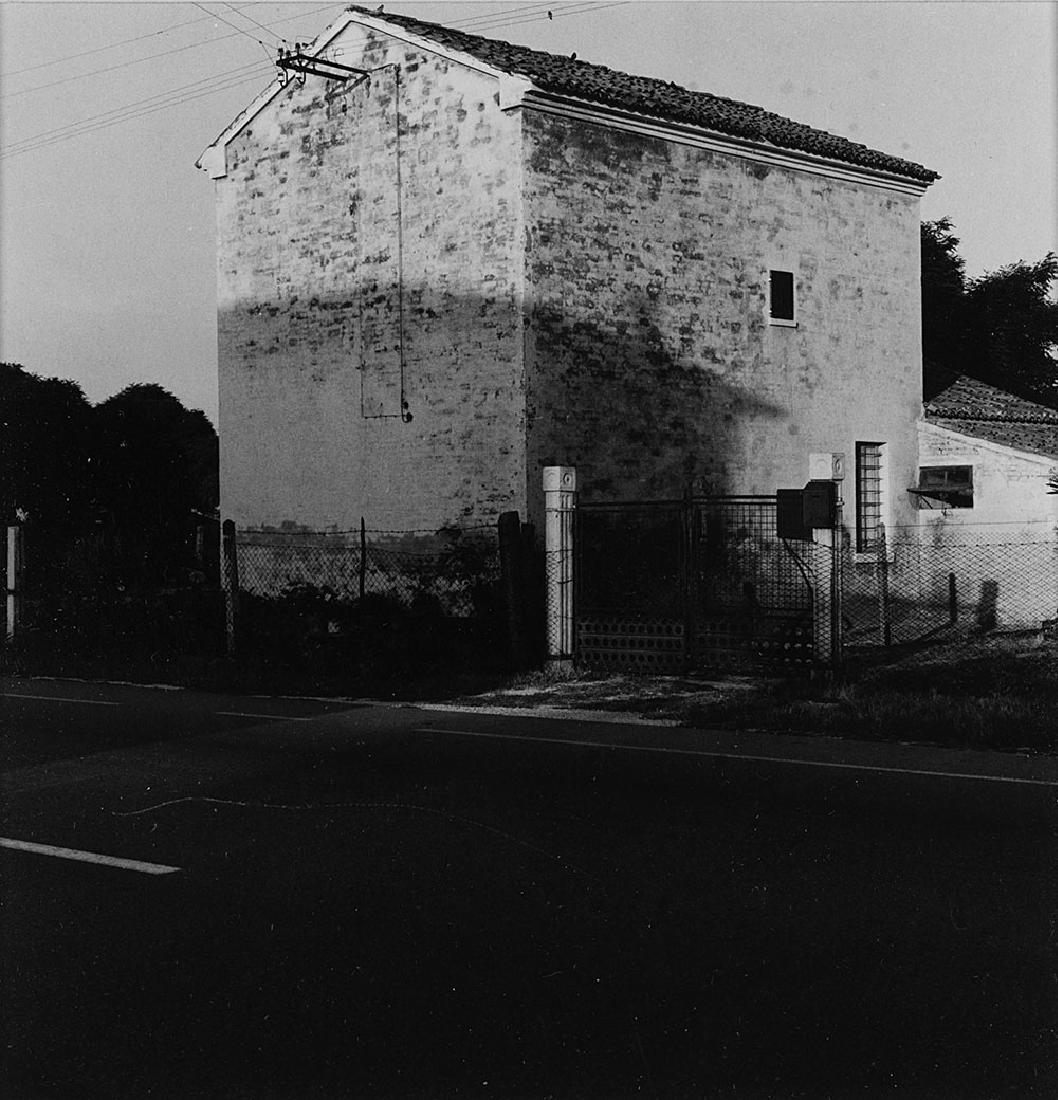 Guido Guidi - Casina: Gelatin silver print, printed in 2004 cm 30 x 24 (cm 12,4 x 12 immagine) Titled, dated and signed in pencil on the verso This lot is subject to Artists Resale Rights