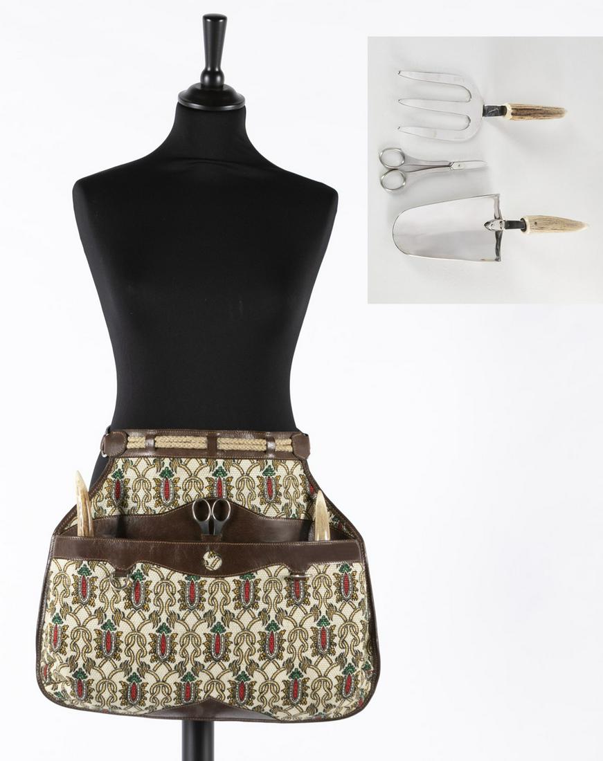 Gucci - Rare Gardening Bag: Printed fabric and brown wild boar skin, three steel and horn accessories inside the bag, original box, 70s period, cm 46 x 40.