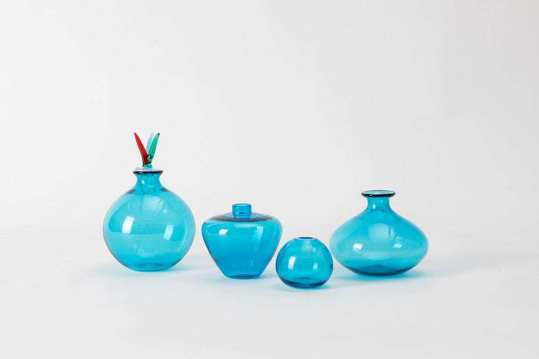 Laura Diaz De Santillana - Lot of four glasses: blue color signed Venini Italia 80, 81 and 88. The small ground on top. Prod. Venini variable dimensions: h 6, 9, 11, 15 cm