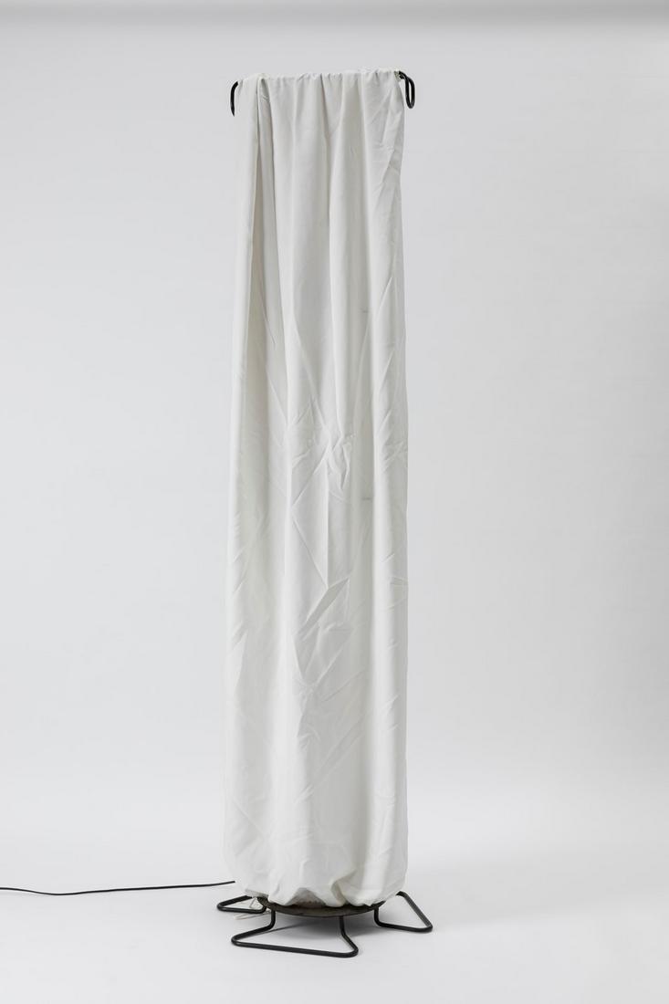 Afra e Tobia Scarpa - Katia floor lamp: diffused light consisting of a metal structure that supports the light source and protects the diffuser placed on it from the heat. Fabric also available in paper. Prod. Flos cm diam 50x h 190