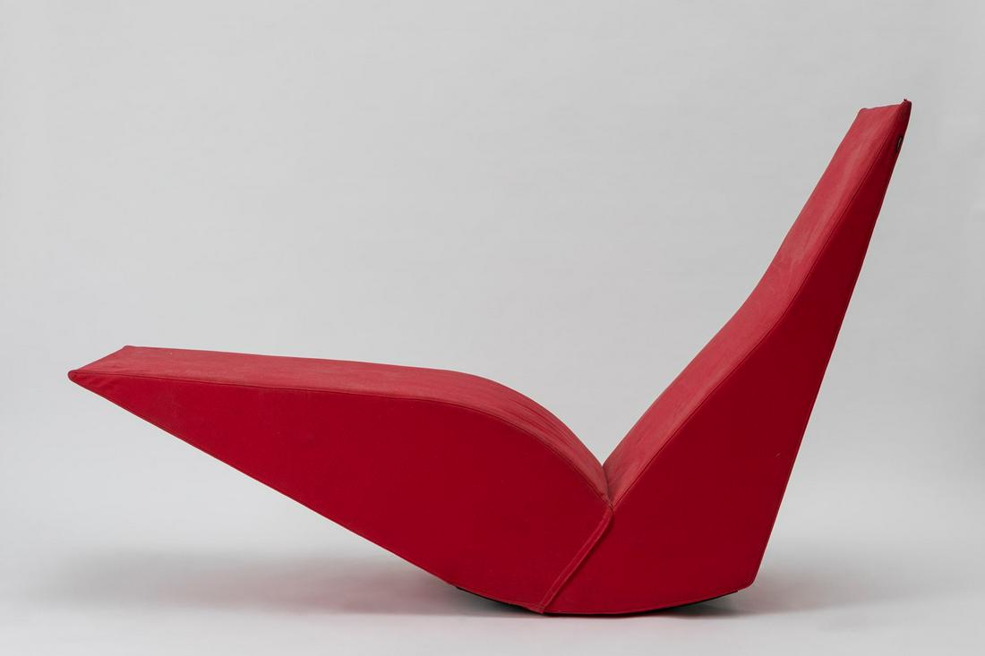 Tom Dixon - Chaise Longue Bird: wooden frame and foam padding. Prod. Cappellini. cm h 110 x 170 x 50