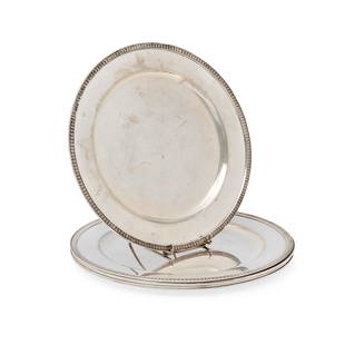 Six silver dishes, Italy 20th century: Weight kg 2,677 diameter cm 28,00