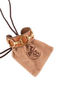 Hermès - Leather bracelet: Hazelnut color leather bracelet, metal gilt details, dm 6 cm (slight defects).