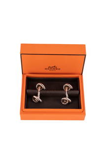 Hermès - A silver 925 Noeuds cufflinks: Silver 925 Noeuds cufflinks, with box.