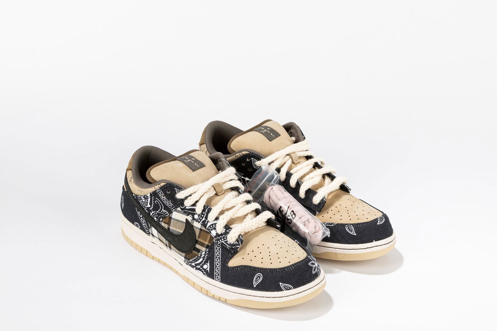 NIKE - Dunk SB Low Travis Scott | Size US 11 EUR 45 (1 of 7)