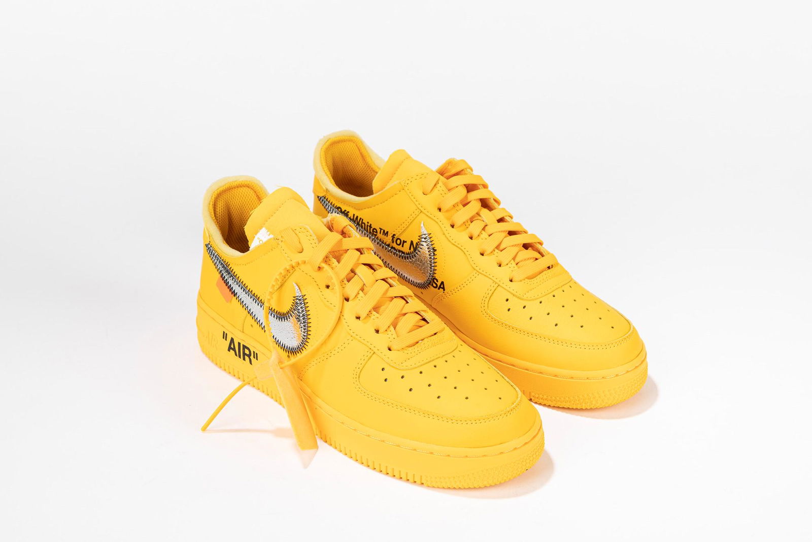 NIKE - Air Force 1 Low Off-White University Gold Metallic Silver | Size US 7 EUR 40 (1 of 6)