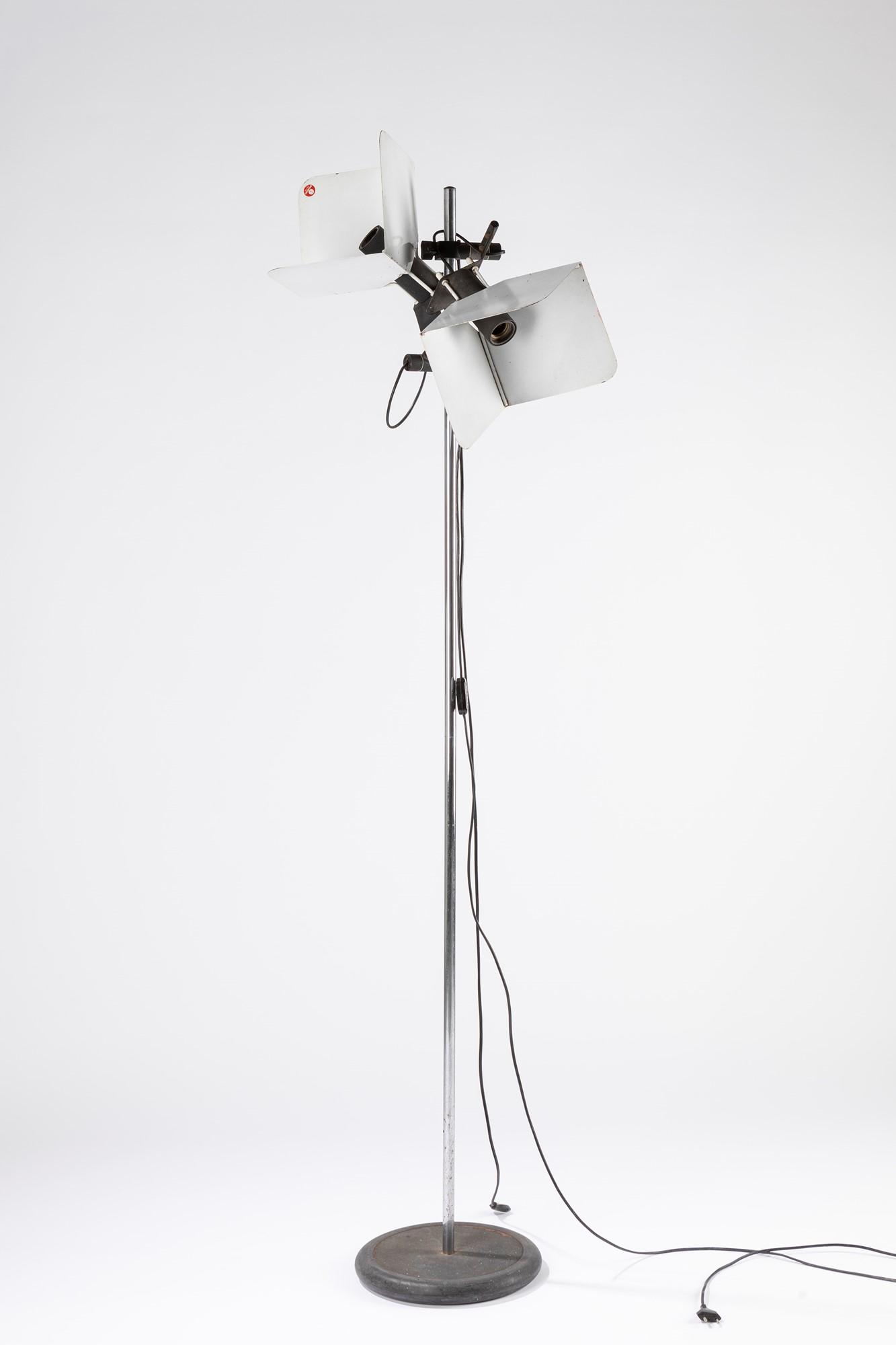 Joe Colombo - Triedro: Triedro, 1970 ca. h cm 160 floor lamp. Varnished metal, plastic.Stilnovo Manufacture.