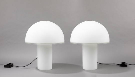 Luciano Vistosi - Onfale: Onfale, 1978 h 45 x 38 cm Two table lamps. Opalino glass structure and diffuser. Artemide Manufacture. Original label only on one lamp.