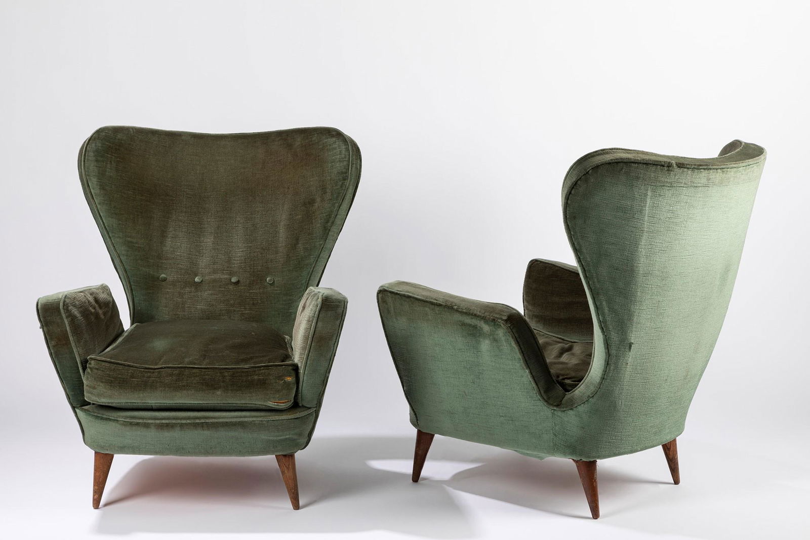 Emilio Sala & Giorgio Madini - Two armchairs: Two armchairs, 1950 ca. h 80 x 60 x 68 cm wood structure and velvet covering. Fratelli Galimberti Manufacture, CantÃ¹. LITERATURELa rivista dell'arredamento, 1962 n. 90, pag. 20.