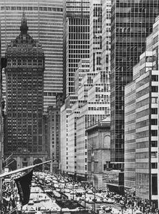 Mario De Biasi (1923-2013) - New York, 1950s/1960s: Vintage gelatin silver print cm 40 x 30,4 | 15.7 x 12 in. Photographer's credit stamp on the verso This lot is subject to Artists Resale Rights