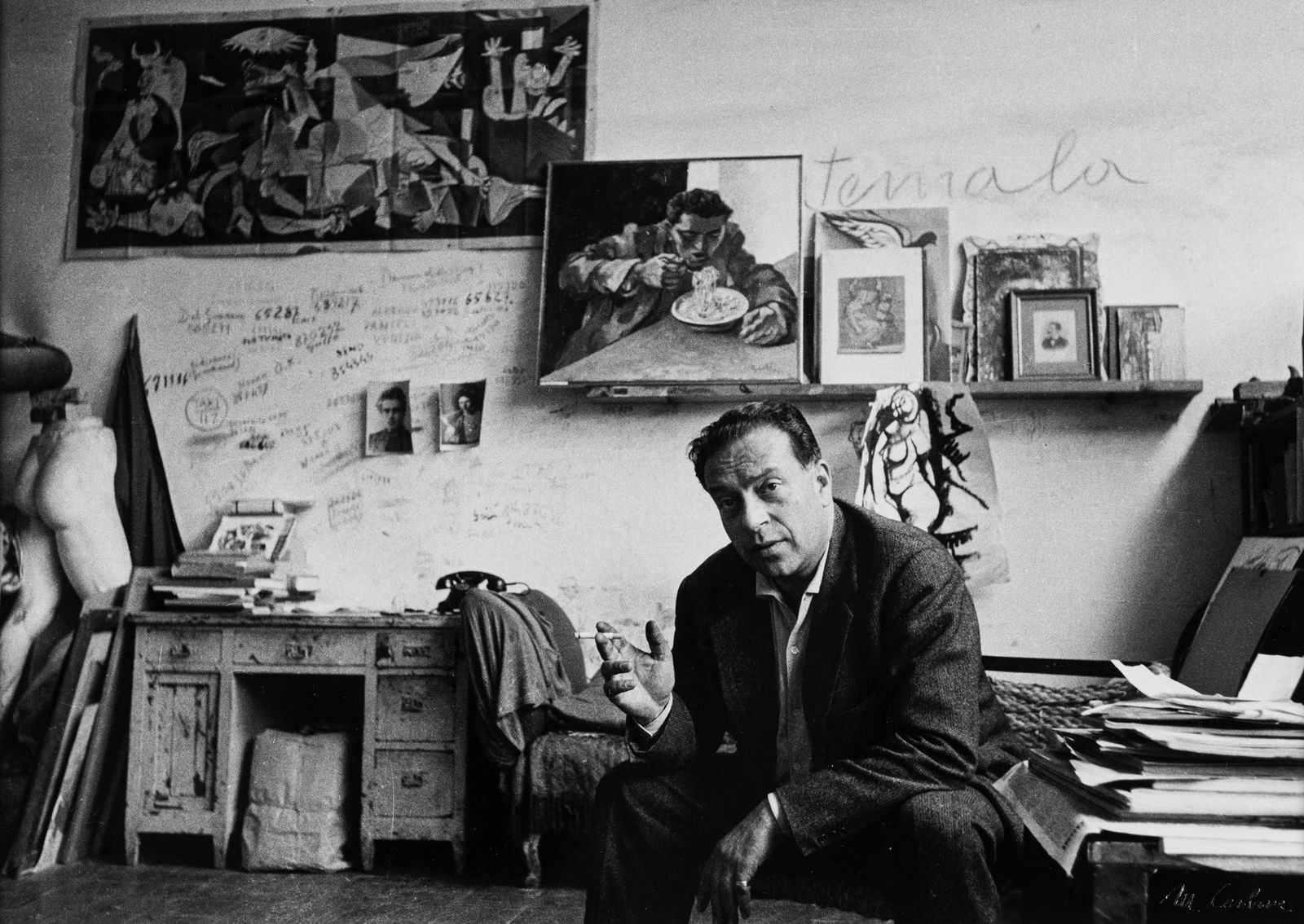 Mario Carbone (1924) - Renato Guttuso, Roma, 1955/1956: Vintage gelatin silver print cm 28,6 x 40,3 (cm 50 x 60 passepartout) | 11.2 x 15.8 in. (19.6 x 23.6 passepartout) Edition 2 of 5 Signed, dated, titled and numbered in black ink with photographer's cr