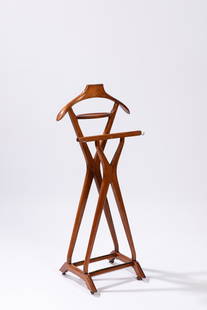 Fratelli Reguitti - Valet stand, 1950 ca.: h 107 x 47 x 26 cm Wooden with brass detail. Marked of the manufacture.