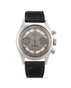 Mulco chronograph ,50s: Mulco chronograph, 50s Stainless steel round case, screw back, round pushers.Gray and argent&#233; dial, painted mirrored arabic numerals and indexes.Hand-winding movement.Leather strap.Size: 35 mm.