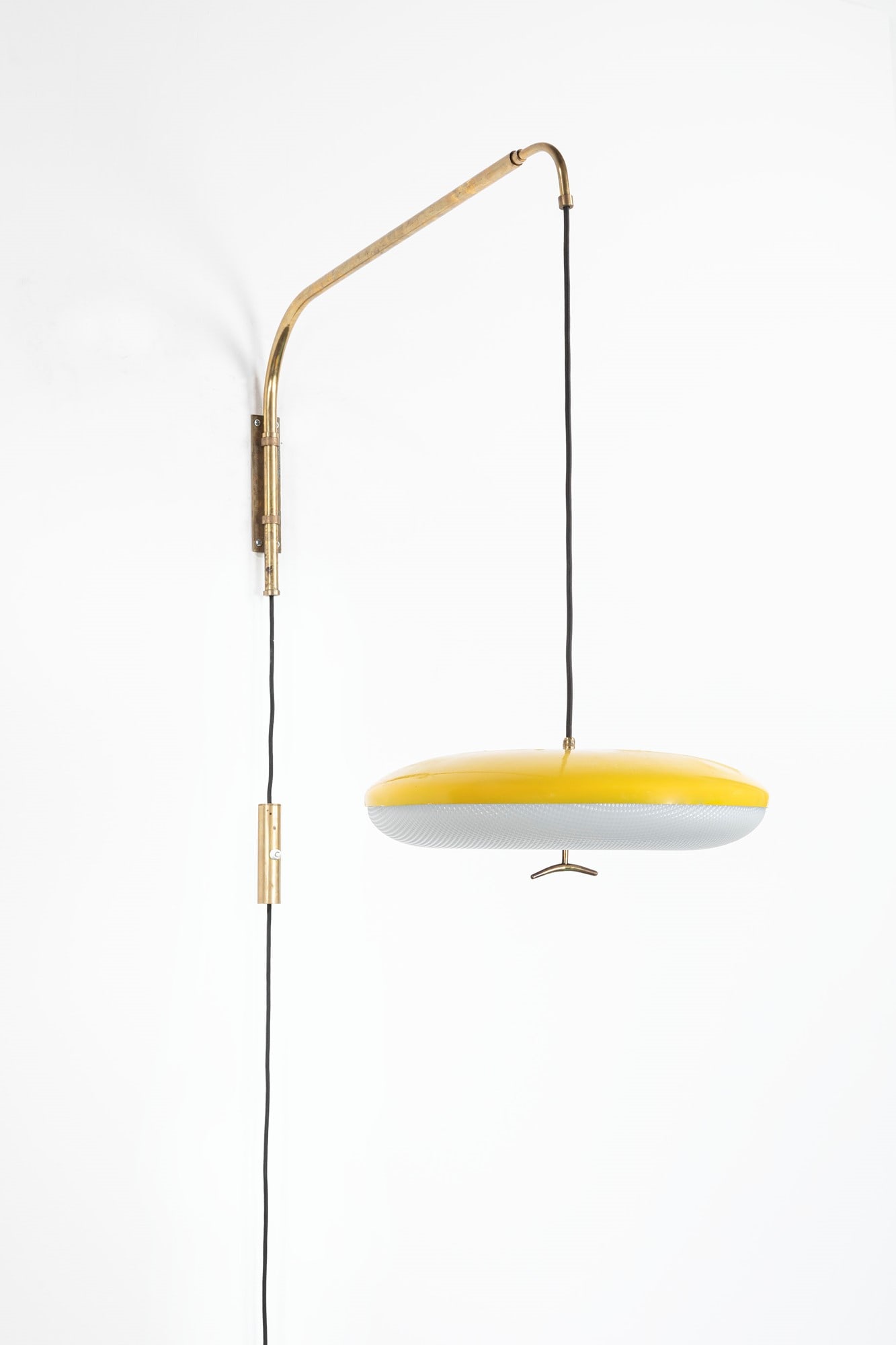 Stilux - Directional wall lamp, 1955 ca.: diam 40 x 10 cm made of painted metal, brass and plastic diffuser.Manufactured by Stilux