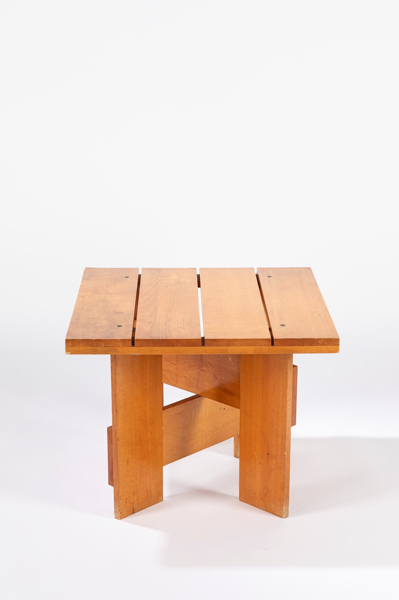 Rietveld Gerrit - Tavolino, 1980 ca.: 47x60x60 from the Crate series, painted wooden structure.Manufactured by CassinaOriginal mark