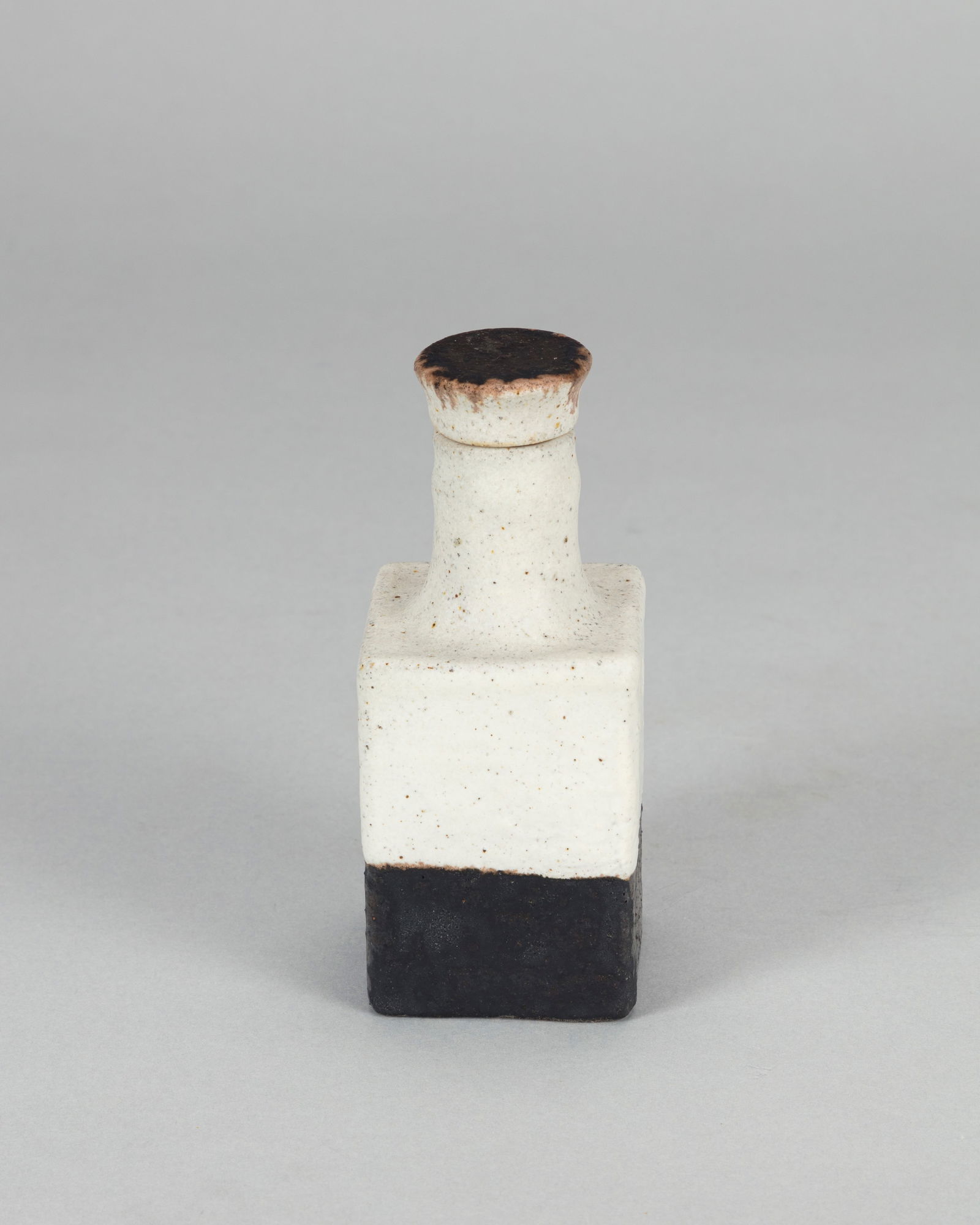 Bruno Gambone (Vietri sul mare 1936-Firenze 2021)  - Little bottle with cap, 1960 ca. (1 of 1)