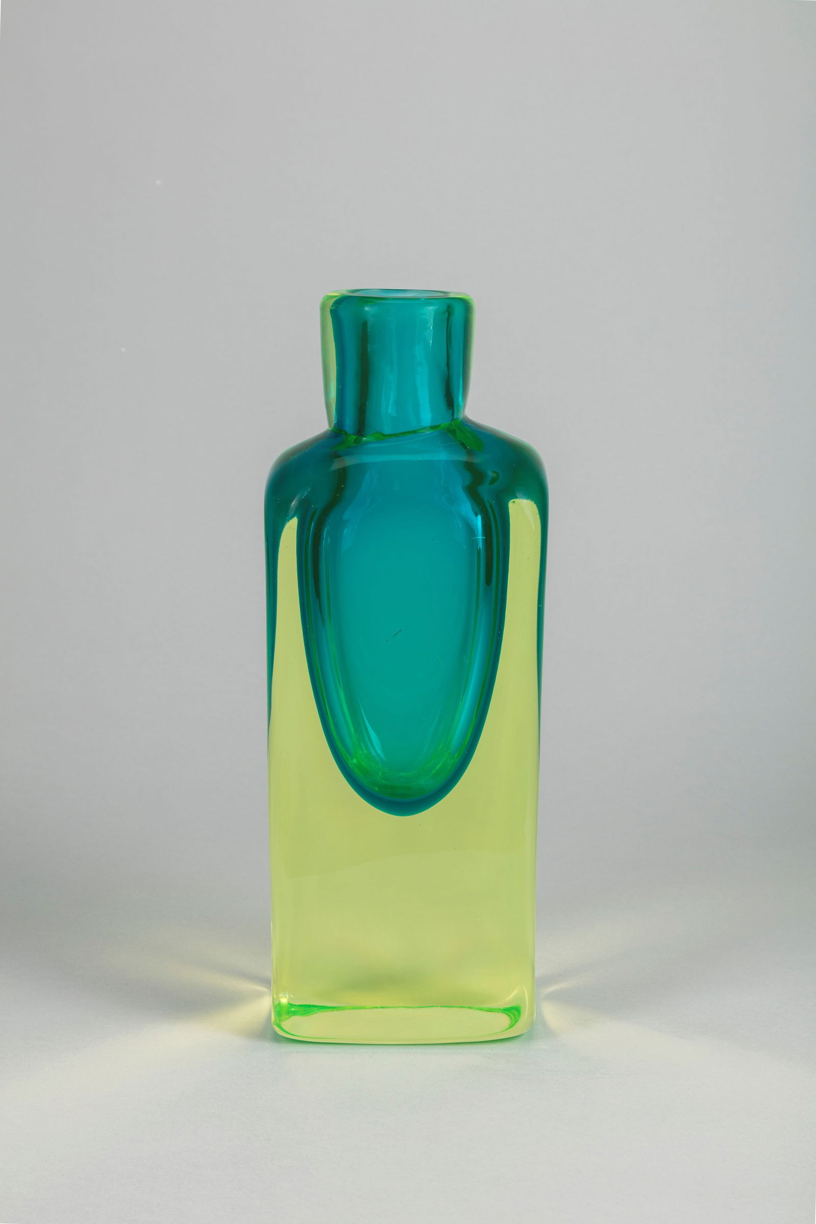Antonio Da Ros - Vase, 1960 ca.: h 40 x diam 14 cm blue and green submerged Murano glassManufactured by Cenedese, Murano