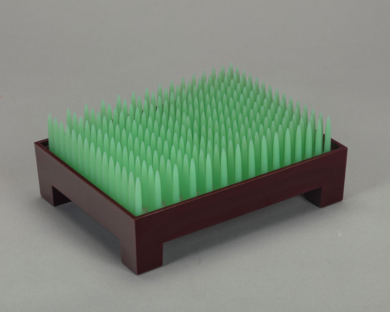 Philippe Starck (1949) - Liberté, 1992: h 9 x 23 x 18 cm bakelite plastic and green hard silicon desk letter holderAlessi productionMark under base