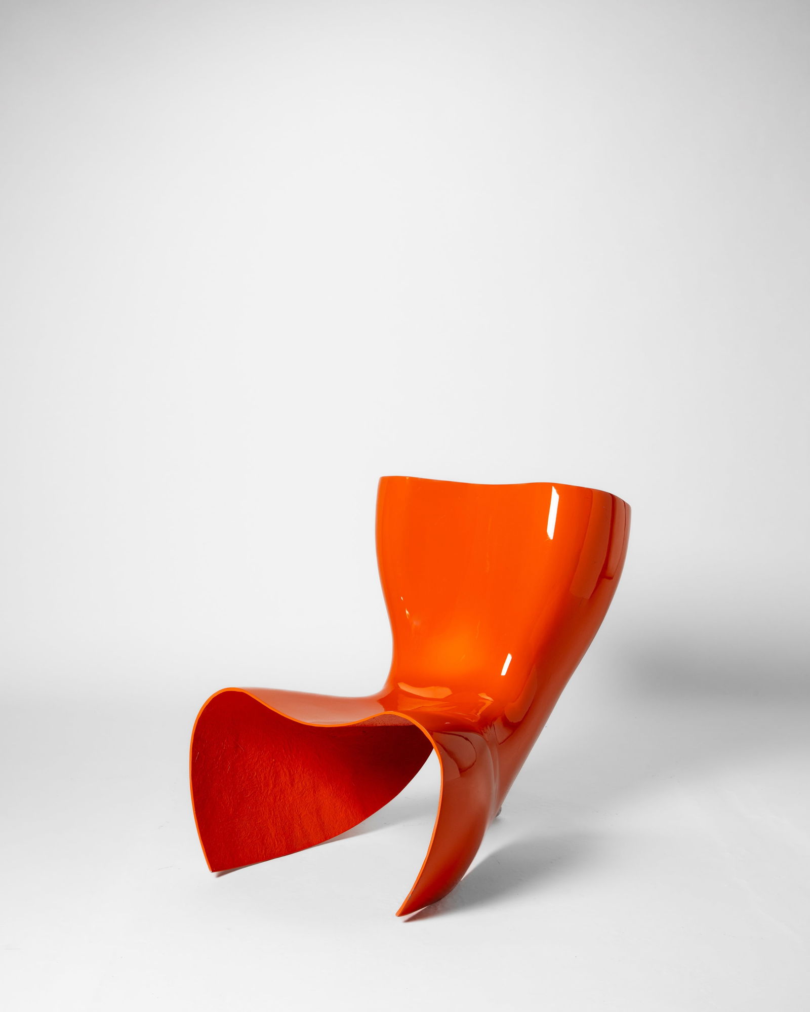 Marc Newson - Armchair, modello Felt chair, 1993: 84 x 65 x 90 cm Marc NewsonArmchair, model Felt ChairDesigned in 1993Painted fibreglass and aluminium Cappellini edition, Milan, Italy PROVENANCEPrivate collection, Milan