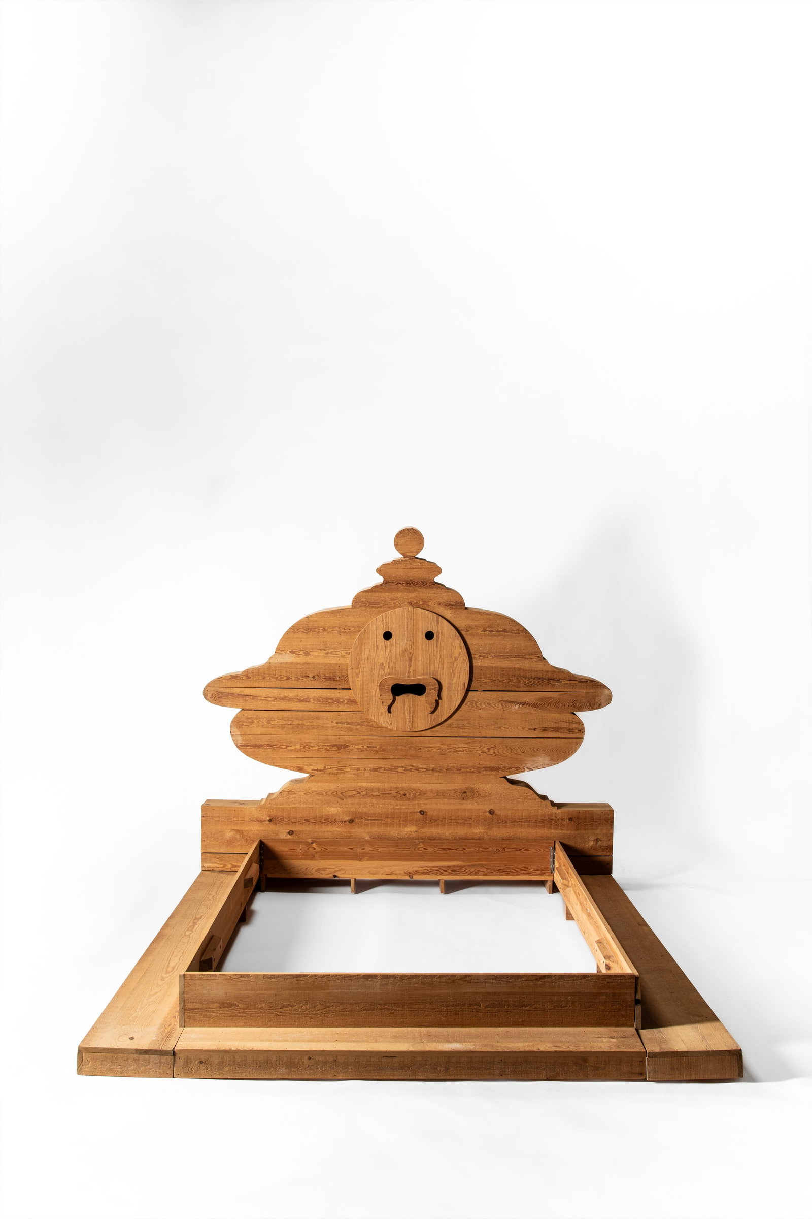 Mario Ceroli (Castel Frentano 1938) - Bed 'Bocca della Verità' model from the 'Mobili nella Valle': 208 x 227 x 254 cm designed in 1972executed between 1975 and 1985russian pine woodsignature CEROLI / POLTRONOVA on the sidePoltronova edition, Agliana, Italy The lot is sold together with a certificat