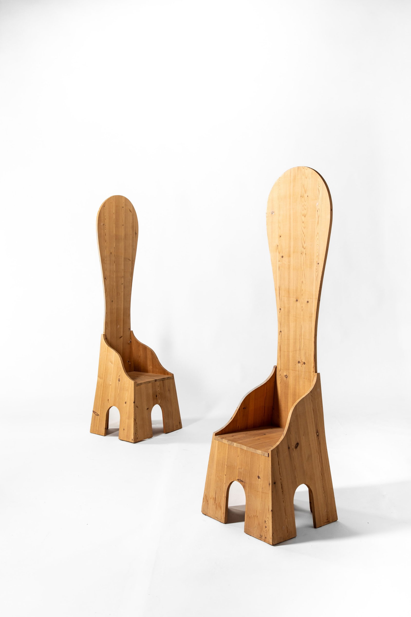 Mario Ceroli (Castel Frentano 1938) - Pair of chairs from the 'Mobili nella Valle' series, 1972 (1 of 3)