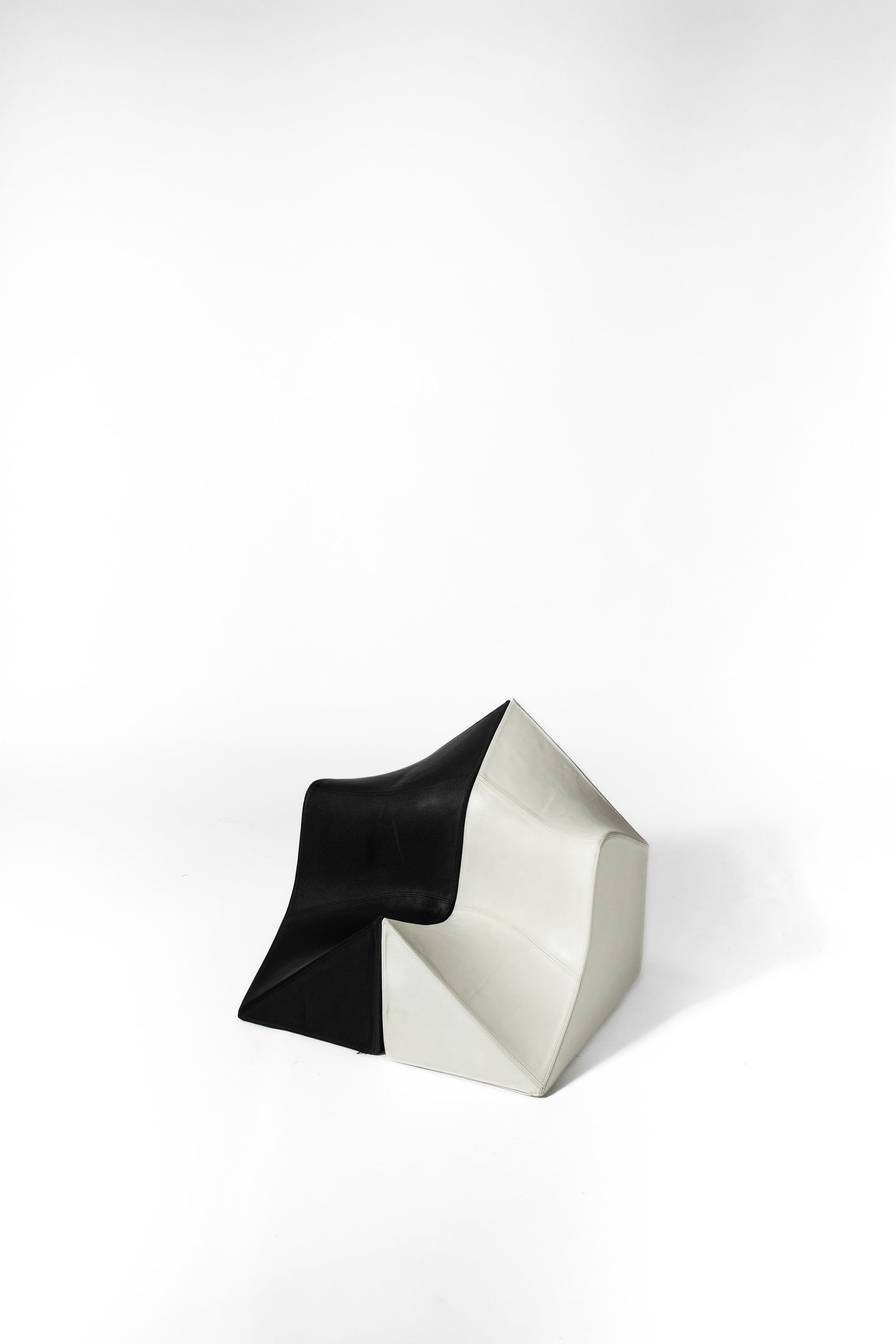 Zaha Hadid (Baghdad 31/10/1950 - Miami 31/03/2016) - Modular seat model 'Z-Play' , 2002 (1 of 6)
