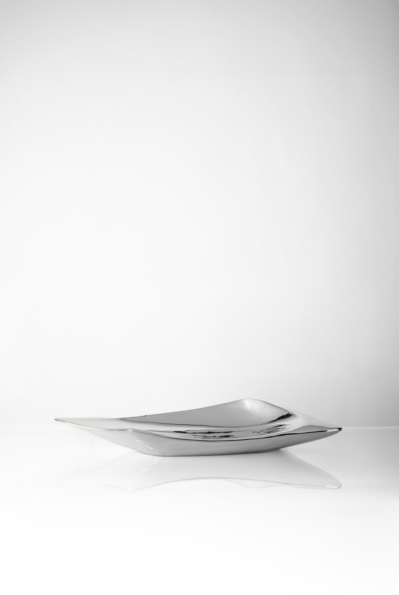 Zaha Hadid (Baghdad 31/10/1950 - Miami 31/03/2016) - Silver Bowl 70, limited edition, 2007: 13,5 x 73 x 30 cm designed in 2007925 silverlimited edition #5/12engraved signature SILVERBOWL 70 / #5/12 / DESIGN ZAHA HADID, 2007 / SAWAYA & MORONI / MILANO on the undersideSawaya & Moroni edition, 