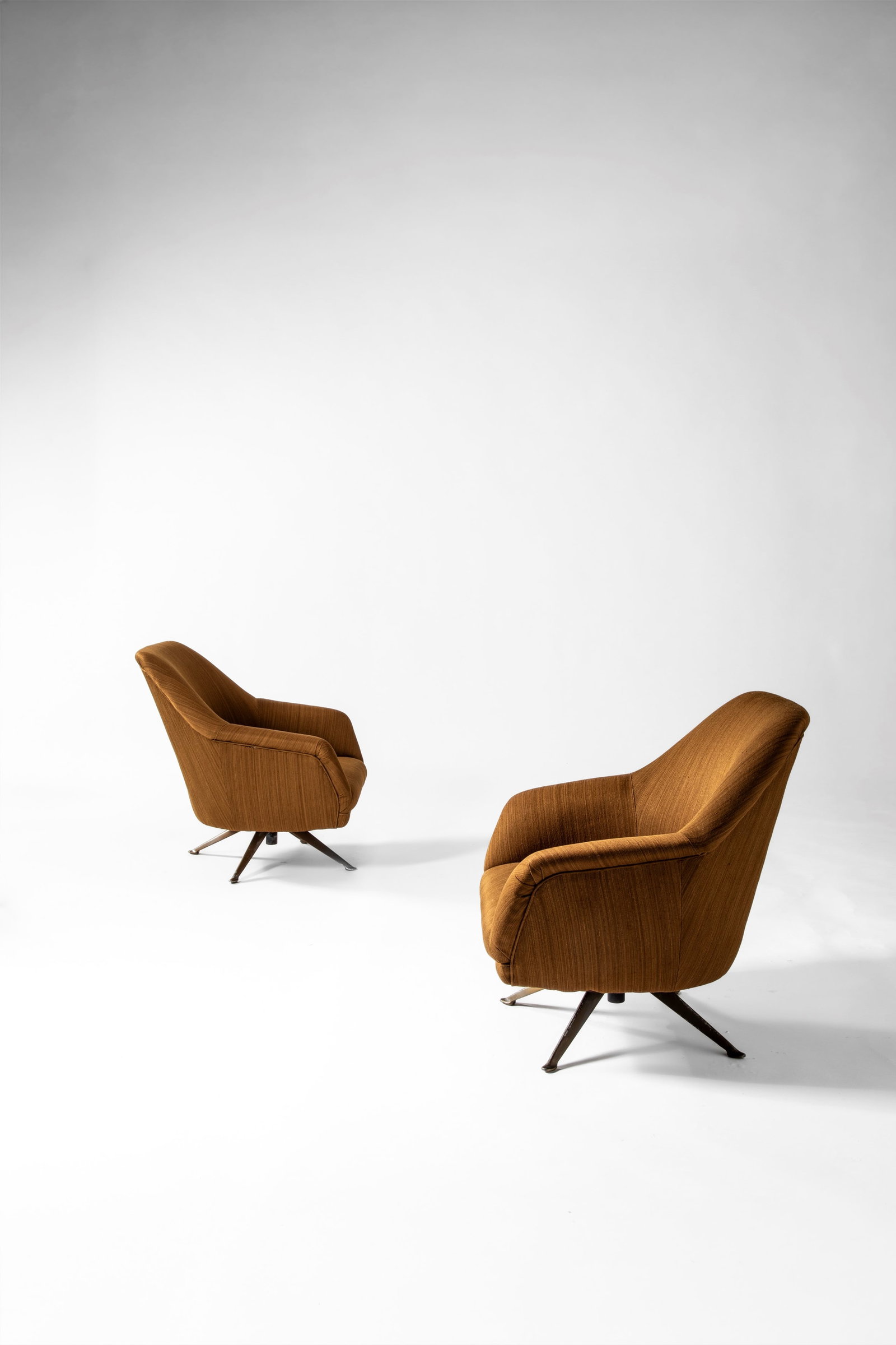 Osvaldo Borsani (Varedo 17/08/1911 - Milano 16/04/1985) - Pair of armchairs model no. P32, 1956 (1 of 2)