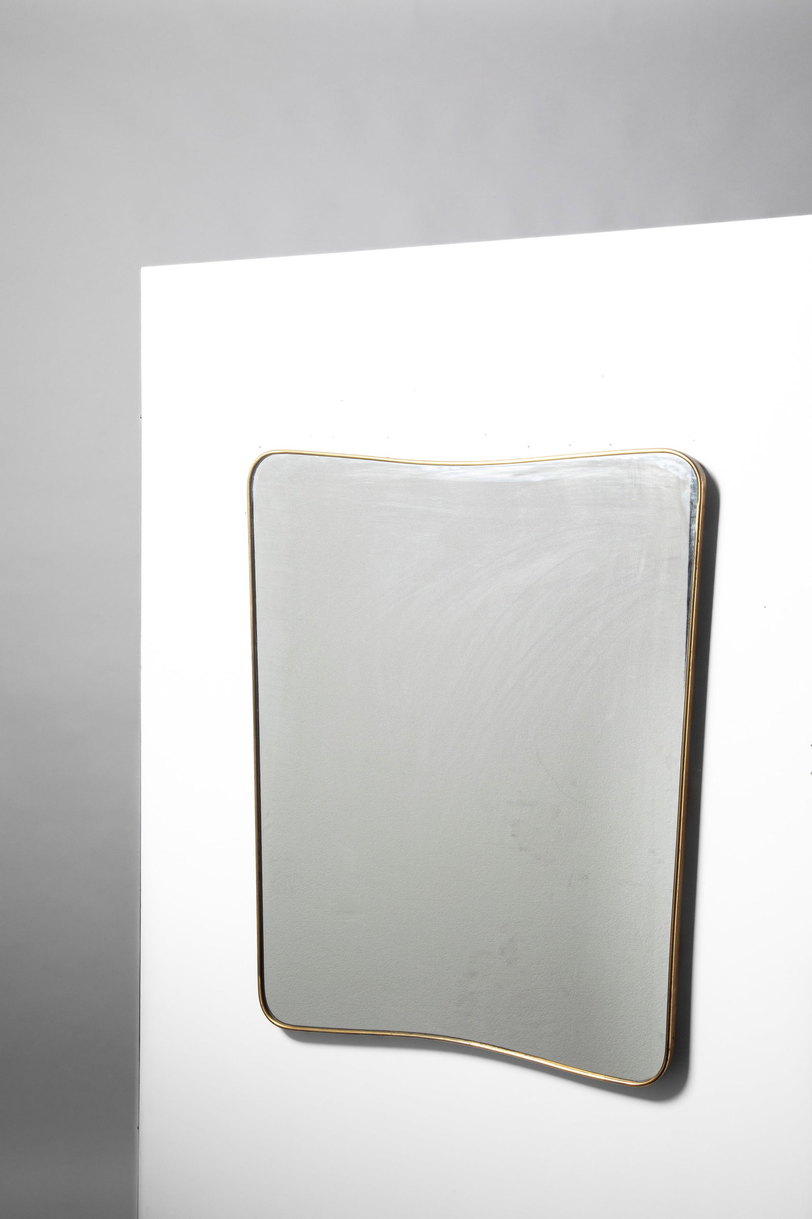 Gio Ponti (Milano 18 novembre 1891 - 16 settembre 1979) - Mirror, 1950 circa: 90 x 74 x 4 cm designed in 1950 circabrass, wood, mirrored glassItalian manufacture, Italy LITERATURE 'Rivista dell’arredamento' no. 32, pag. August 21 1957 (similar model) The lot is sold together 