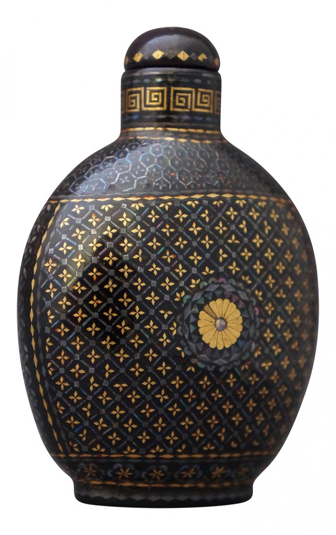 Lac Burgaute Snuff Bottle (1 of 8)