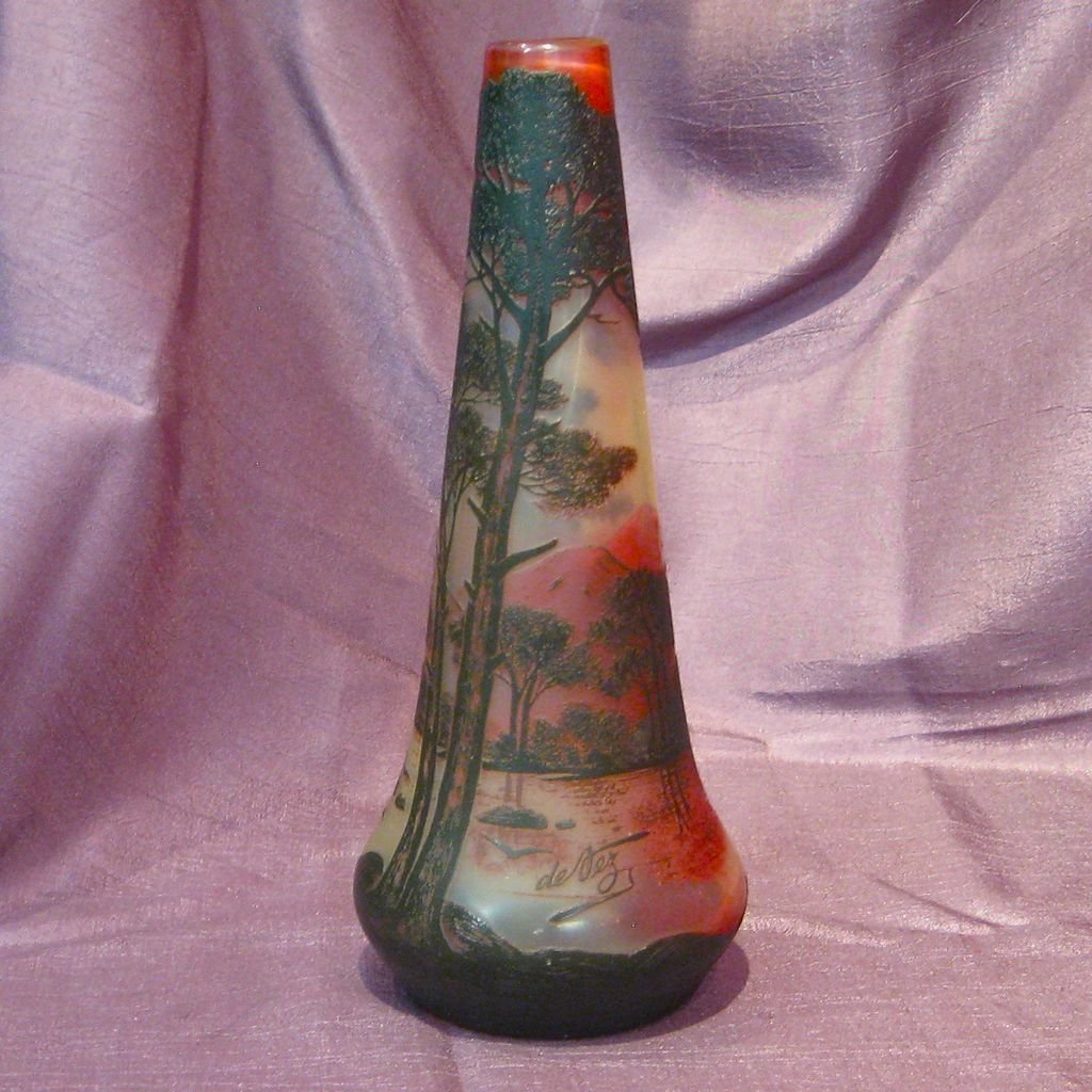 DeVez Cameo Vase of a Wooded Landscape and a Lake (1 of 5)