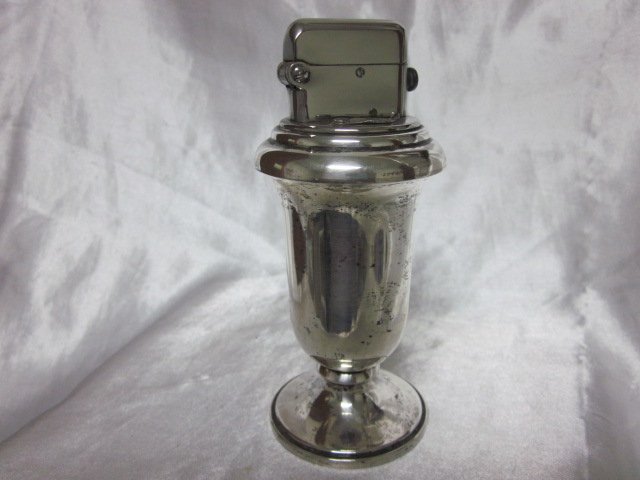 Thorens Double-Claw Trophy Petrol Table Lighter with (1 of 2)