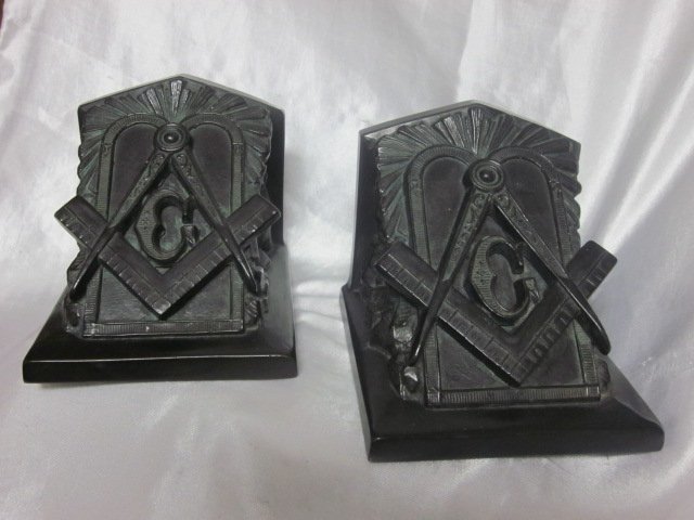 Ronson “Freemason Square & Compass Bookends: These bookends are made of heavy cast metal. They have the Square & Compass joined together which is the single most identifiable symbol of Freemasonry. Both the square and compasses are architect's t