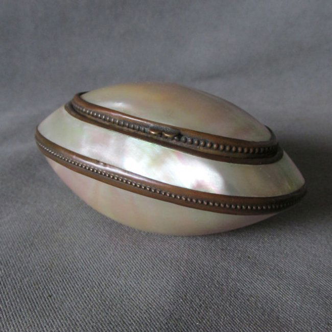 19thC Victorian Mother of Pearl Sea Shell Snuff, (1 of 4)
