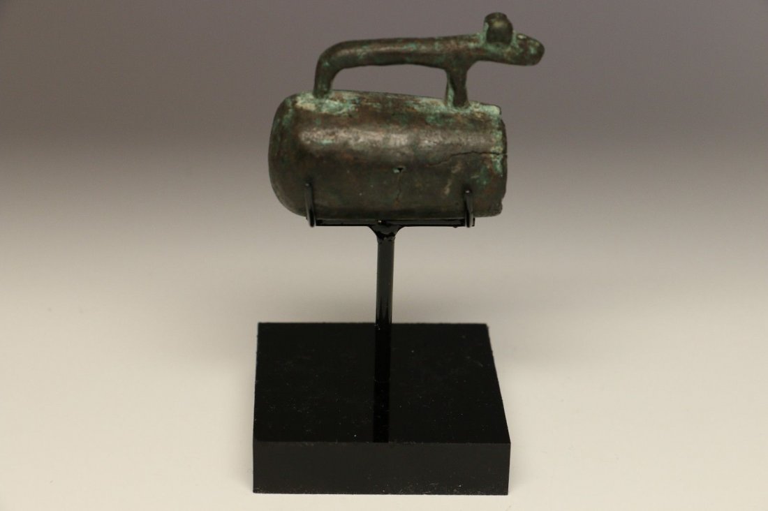 LURISTAN BRONZE FINIAL CAP WITH ZOOMORPHIC FIGURE (1 of 3)
