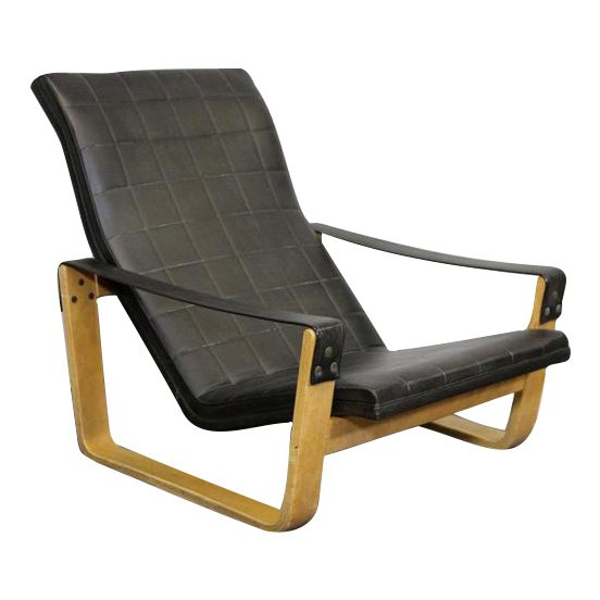 Alvar Aalto Style Lounge Chair: Alvar Aalto Style Lounge Chair made of bentwood. Measurement Height: 31" / 78.74cm Depth: 41" / 104.14cm Width: 30" / 76.2cm Seat Height: 12" / 30.48cm No. of Items: 1 Please note that this lot has a 