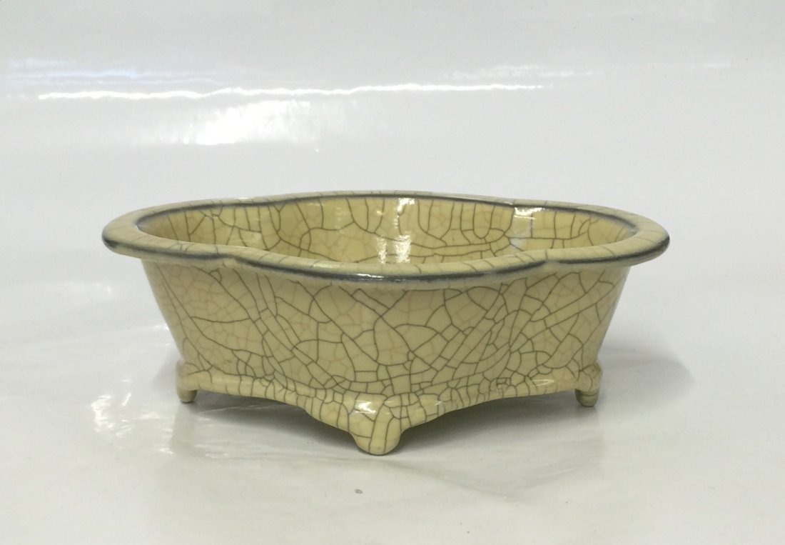 Crackle glaze washer. Qing Period.: Crackle glaze washer. Qing Period. Width 9 inches (22.9 cm.); Height 2 3/4 inches (7 cm.) Reference Number: 629