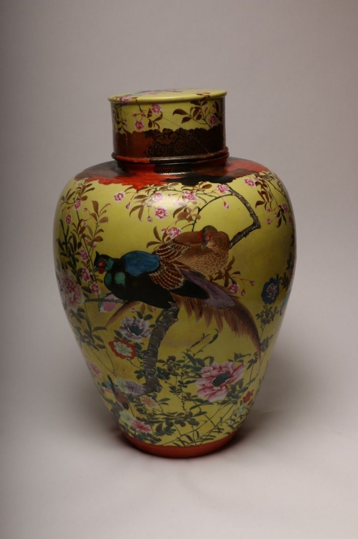 ANTIQUE JAPANESE KUTANI TEMPLE VASE WITH INCREDIBLE (1 of 6)