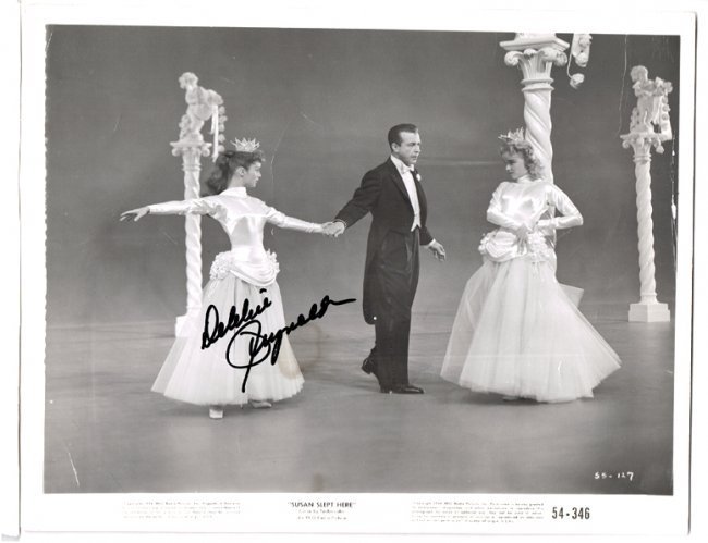 Debbie Reynolds - 8 X 10 Photo W/ Certificate #3: Debbie Reynolds - 8 X 10 Photo W/ Certificate #3 from Todd Mueller. Todd Mueller Began Collecting Autographs in 1978 and Now the Owner of Todd Mueller Autographs. Todd Mueller Has Been in the Autograp