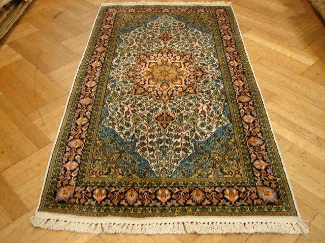 Persian Qum Design Quality Woolen Carpet 200 Knot Count (1 of 5)