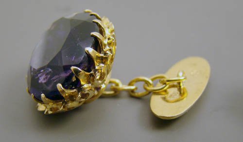 A pair of 18KYG, Vintage Amethyst Cufflinks (1 of 2)