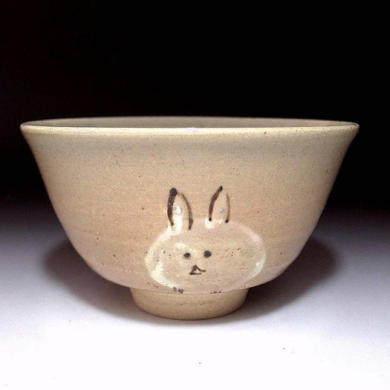 Kato Shunji Mino Ware Rabbit Motif Tea Bowl: Rabbit Motif Tea Bowl Mino Ware Kato Shunji, the third(1944~) Made during the Year of the Rabbit in 1987 Size: Diameter 12.8cm Height 7.5cm Free shipping for this item within the continental US.