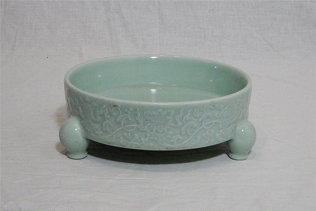 Chinese Monochrome Green Glaze Tripod Porcelain Brush (1 of 4)