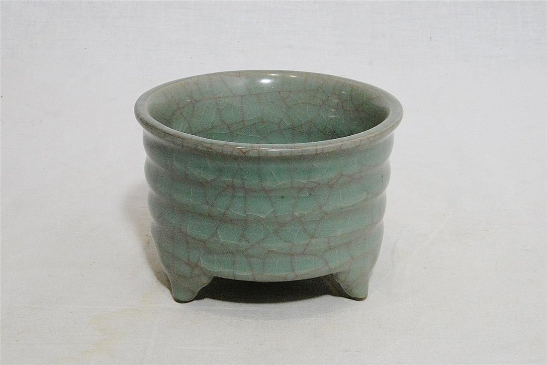 Chinese Celadon Crackle Porcelain Tripod Incense Burner: Chinese celadon crackle tripod porcelain incense burner. Good condition. 5.25" wide x 3.5" height. Buyer Pays Shipping Ships From California LA Ref: NIS-2054