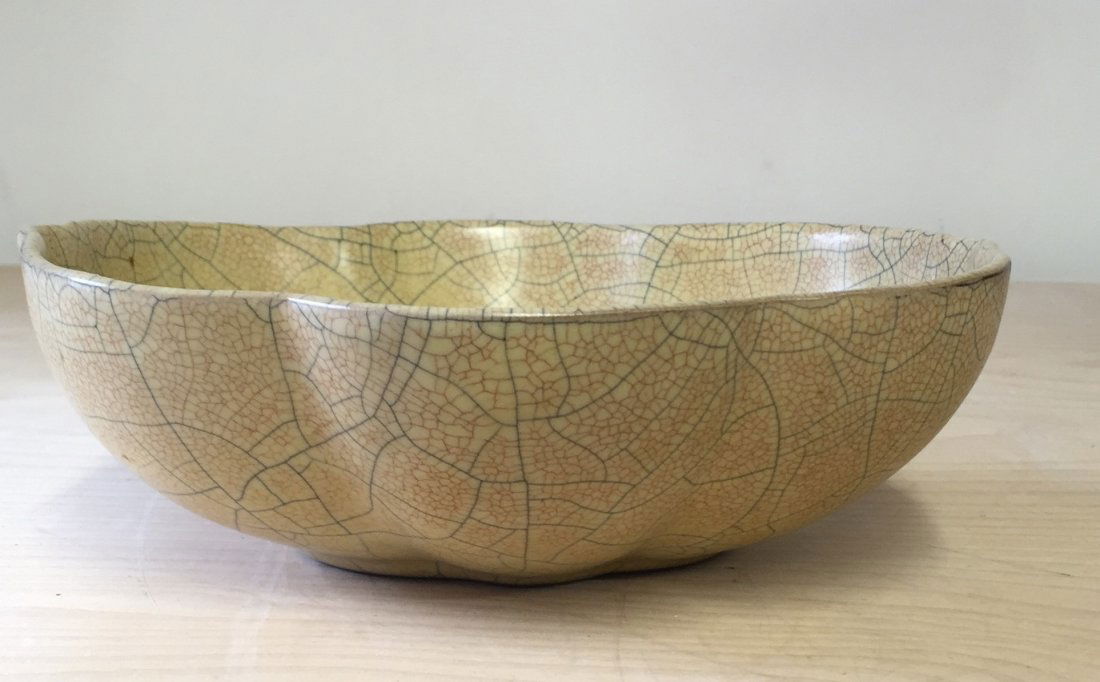Crackled glaze bowl. Song thru Qing Period.: Crackled glaze bowl. Song thru Qing Period. Width 8 inches (20.3 cm.); Height 2 1/4 inches (5.7 cm.0 Reference Number: 765 Free shipping within the USA International shipping charges will apply Will s