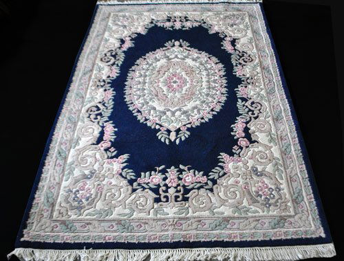 BEAUTIFUL HANDMADE INTRICATELY DETAILED RUG (1 of 4)