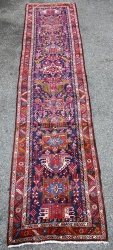 SEMI ANTIQUE PERSIAN SAROUK RUNNER (1 of 4)