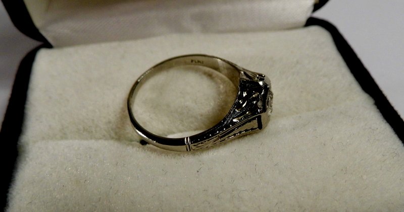 1920's Art Deco Platinum Ring Rose 1920's Art Deco (1 of 8)