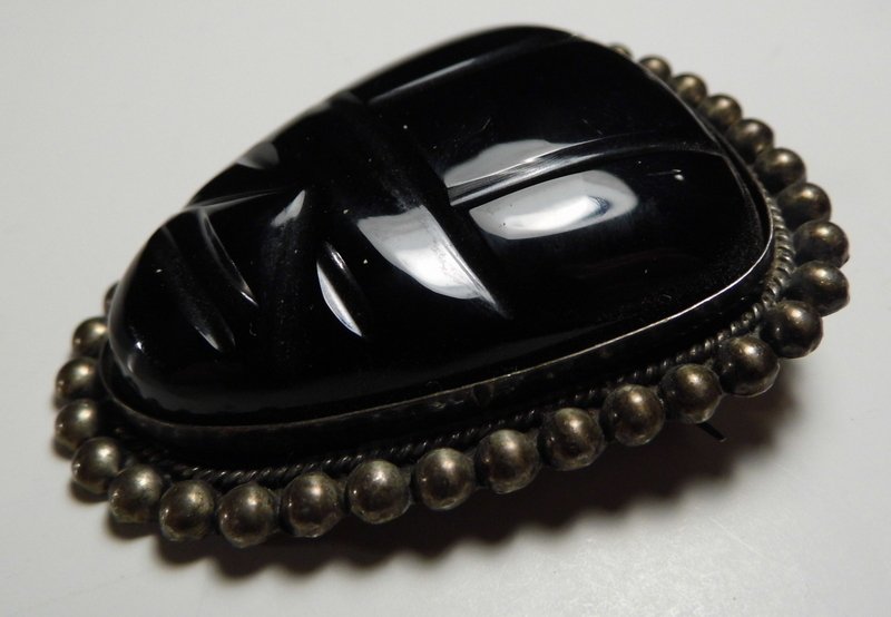 Antique Taxco Mexican Sterling Silver Black Onyx Face: Antique Taxco Mexican Sterling Silver Black Onyx Face Brooch Large sculptured onyx stone. High polish. 1940's. Free shipping within the USA, 1.5% insurance surcharge (based on the final hammer price) 