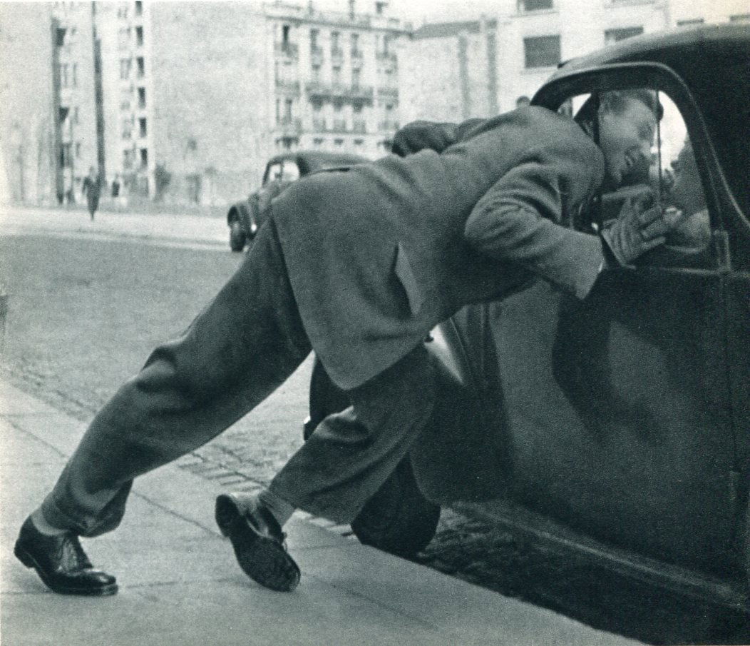 Doisneau, Robert - L'amour dans la voiture (1 of 1)